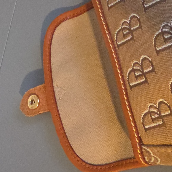 DOONEY & BOURKE NWOT Tan/Brown Monogrammed Wristlet - Picture 7 of 9